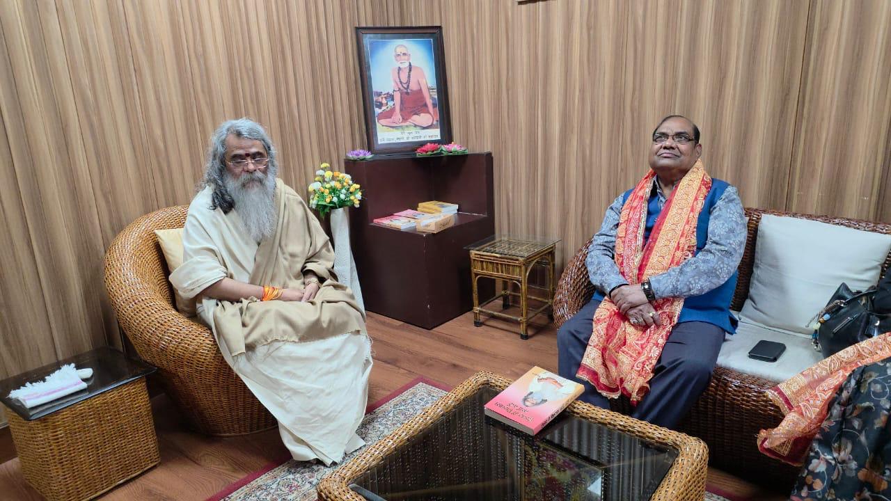 Maharishi Yogi Madhusudan Ji seated in contemplation