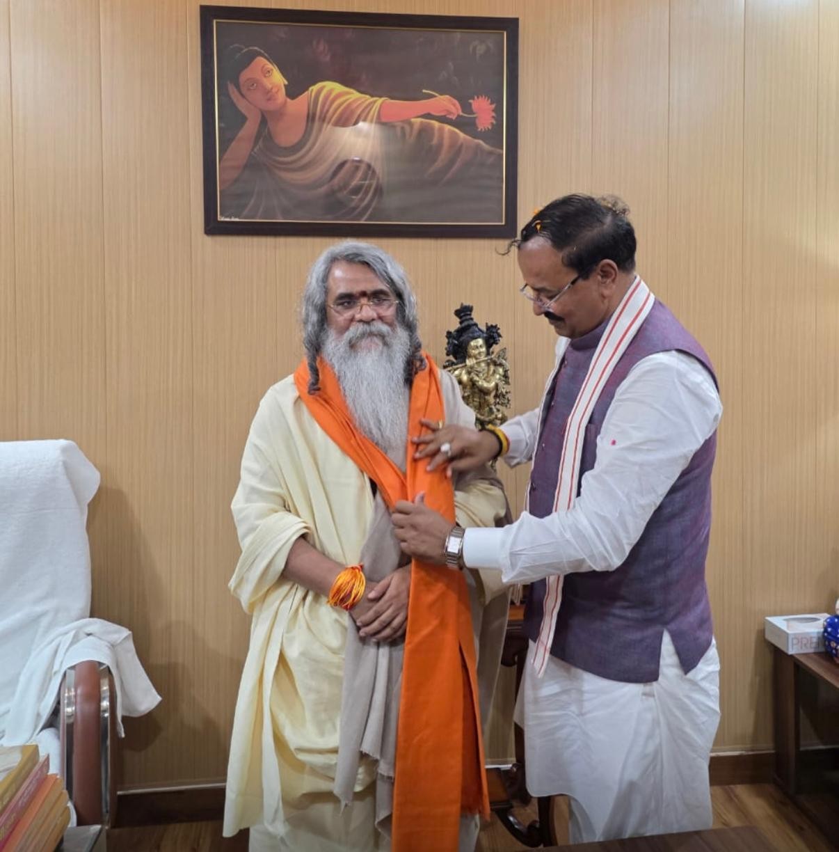 A shawl offered in honour to Maharishi Ji