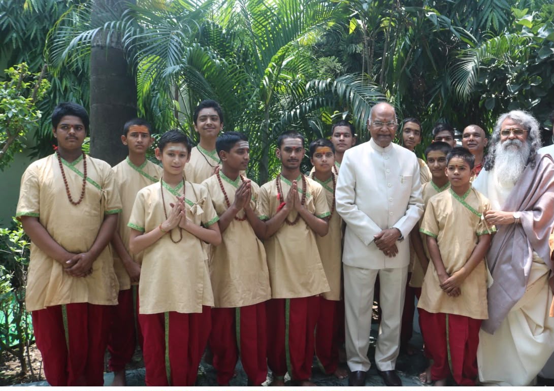 Disciples with Maharishi Yogi Madhusudan Ji