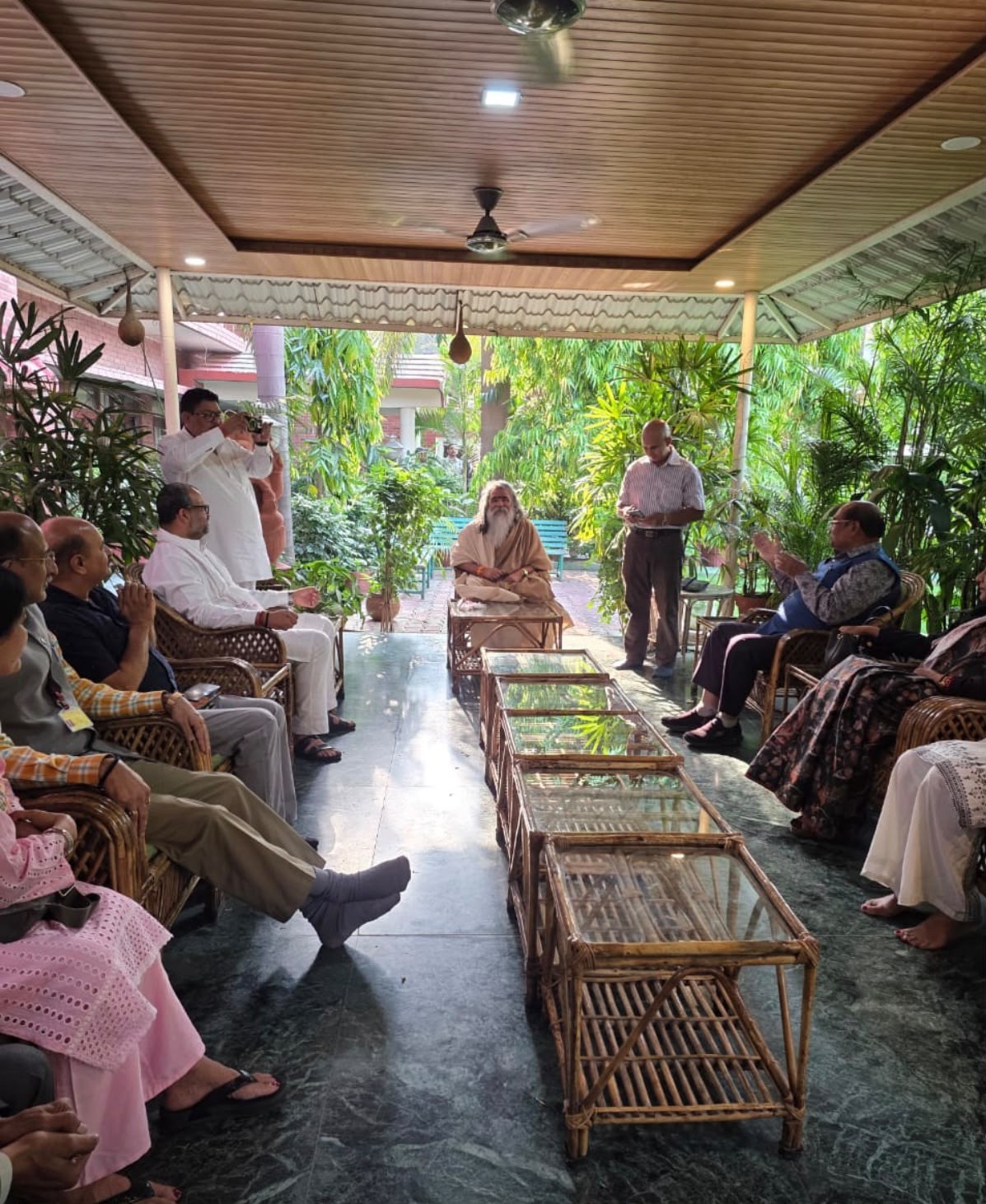 A discourse to seekers seated in a semi-circle